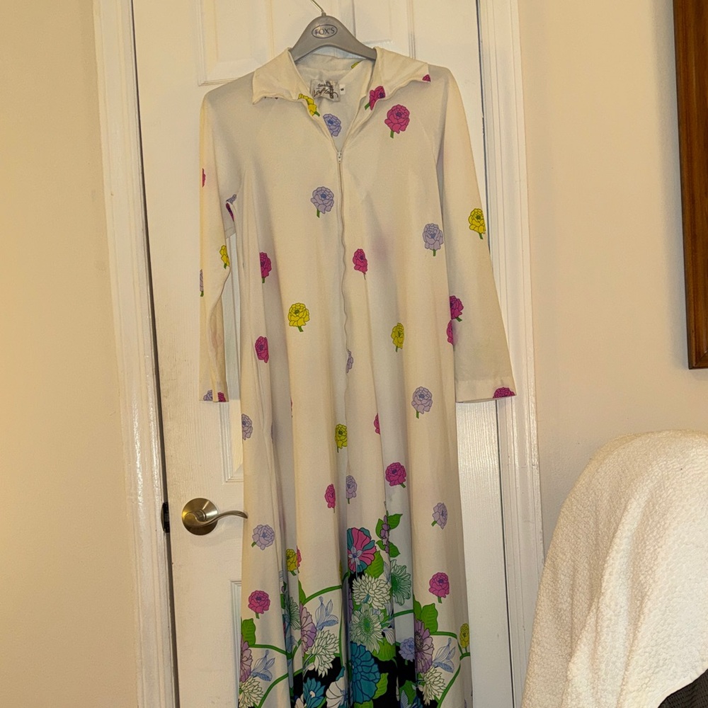 1970s Cream Floral print zip Front Maxi Dress/ tunic